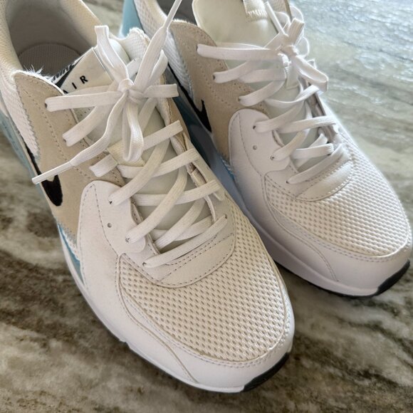 Never worn Women's Nike AirMax running shoes - Picture 2 of 4